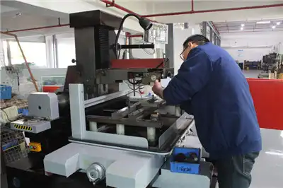 Výrobní a zpracovatelské zařízení EMD Wire Cutting Machine