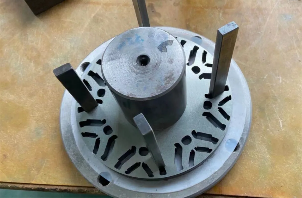 Yüksek hızlı motor için rotor çekirdeği laminasyon tertibatı